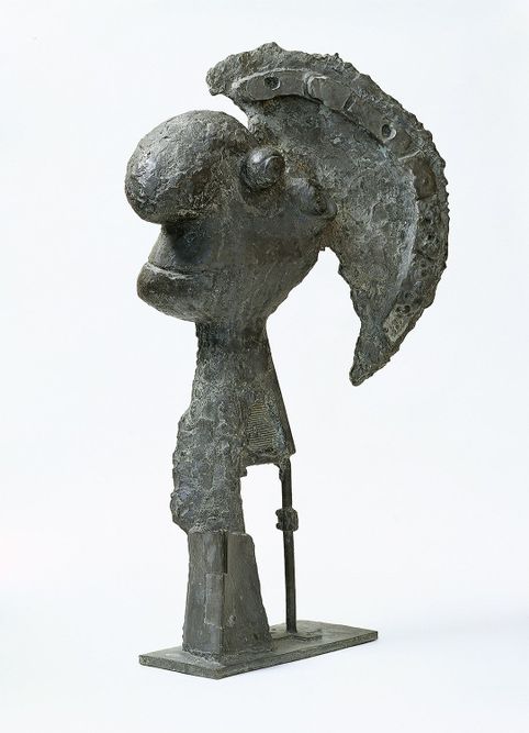 Cabeza con casco, Boisgeloup, 1933. Bronce con pátina 121 x 69 x 32 cm. Fundación Almine y Bernard Ruiz-Picasso, Madrid. Préstamo temporal en el Museo Picasso Málaga